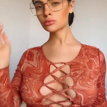 NO BRA MILF IS WAITING FOR U