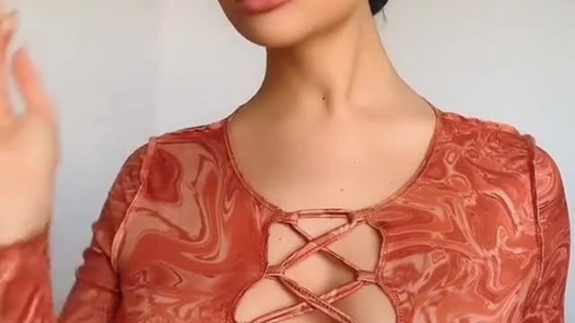 NO BRA MILF IS WAITING FOR U