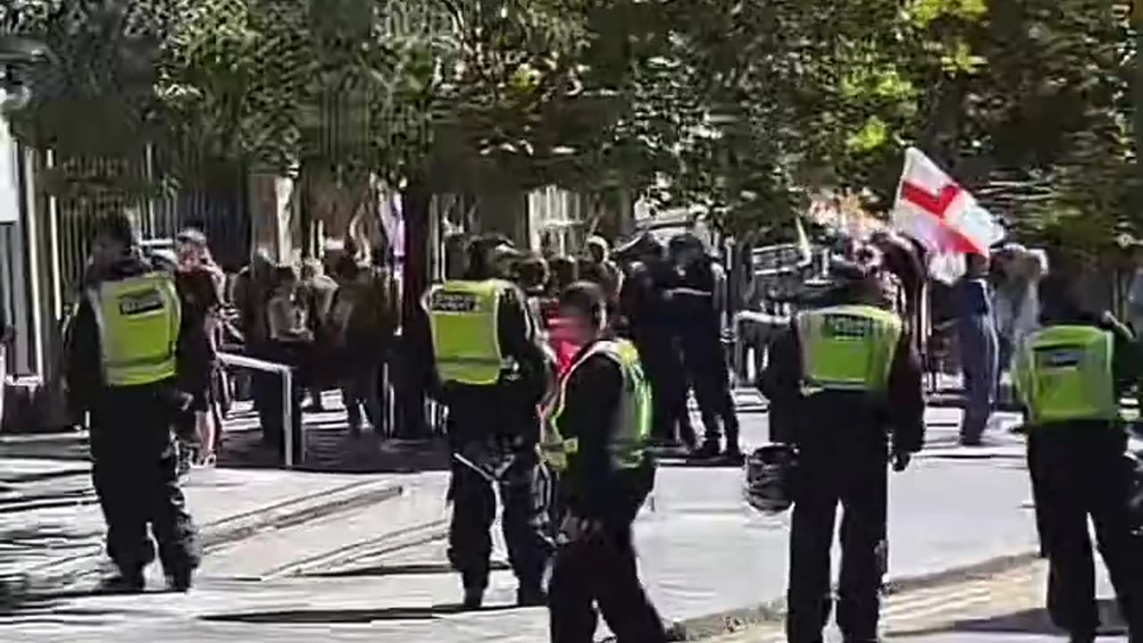 🚨 A few patriots spotted in Newcastle early for a planned protest at 1pm.