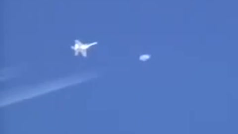 F-22 Raptor chases and catches UFO