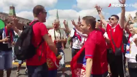 Srpski navijači prije utakmice s Brazilom