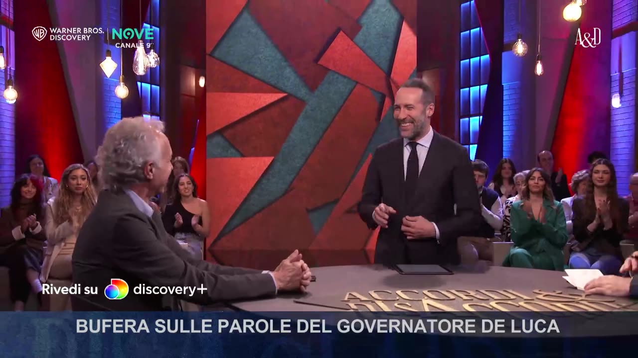 Travaglio in tv contro il governatore della Regione Campania De Luca che è un'idiota e schiavo come gli altri TUTTI I POLITICI SONO GLI SCHIAVI E I CAMERIERI DEI BANCHIERI..MERDALIA💩UN PAESE DI MERDA DI POLITICI CORROTTI E UN POPOLO D'IDIOTI