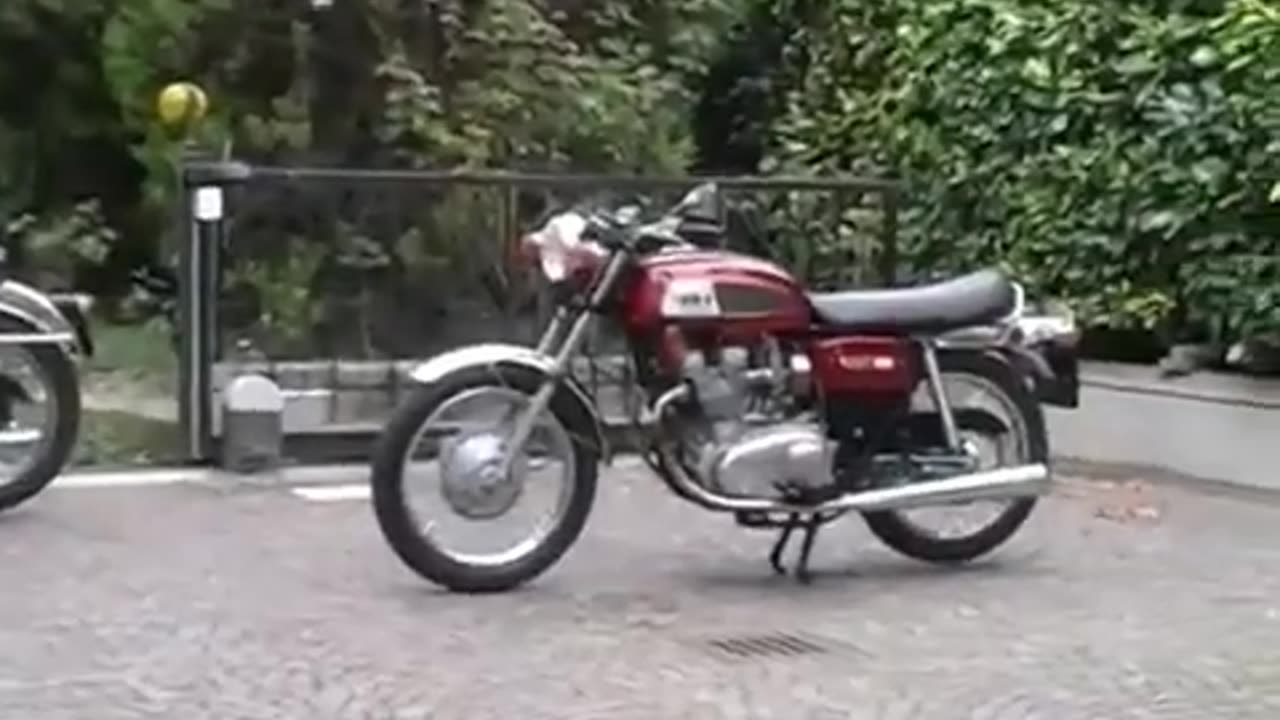 BSA Rockett Three 1972