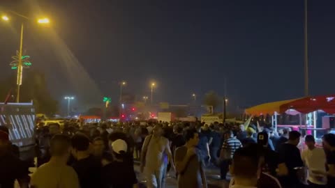 Continuous crowds of demonstrators flock to the Iraqi parliament in the green Zone