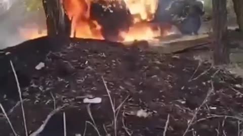 🔥 Russian soldier films the aftermath of Ukrainian FPV drone's strike!