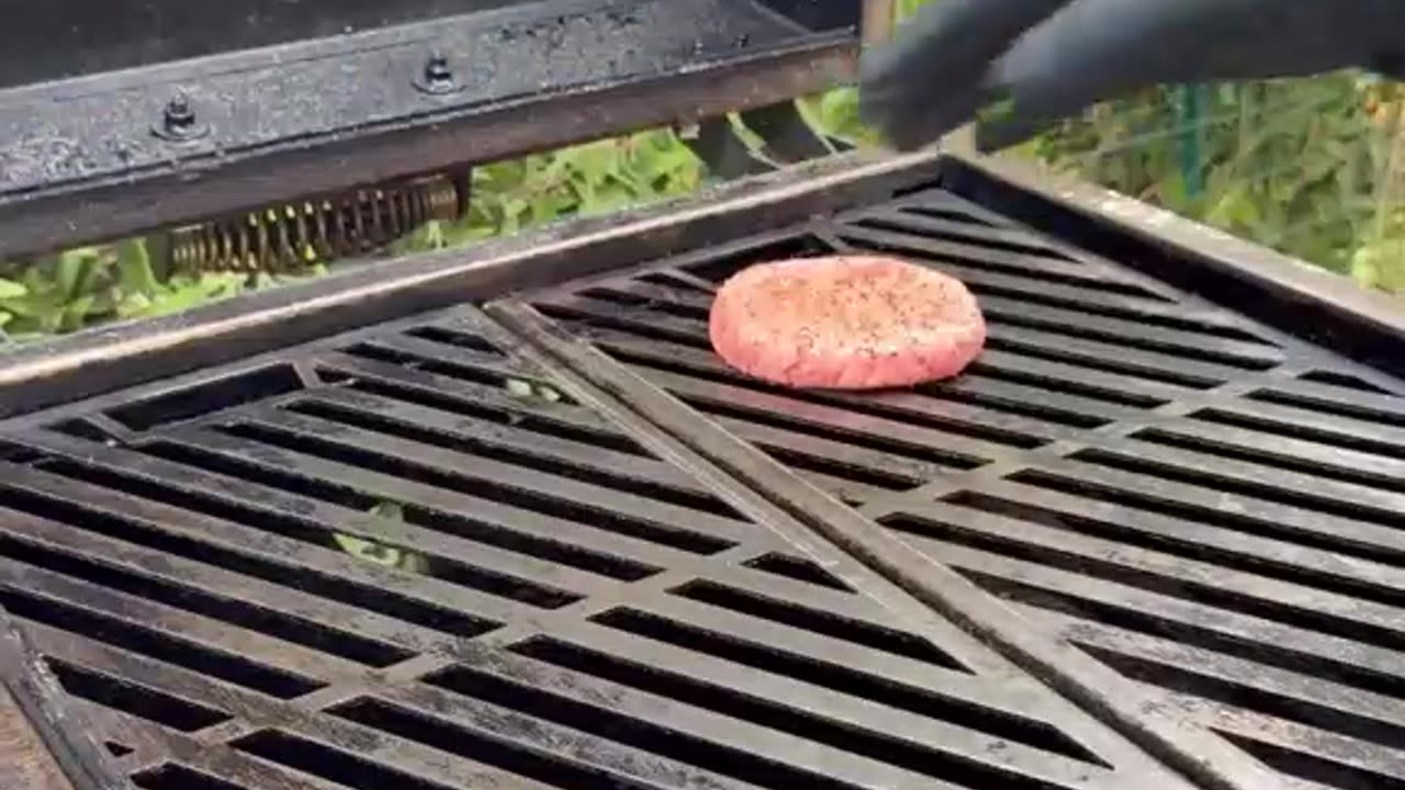 Smoked burgers with fried crispy pickles