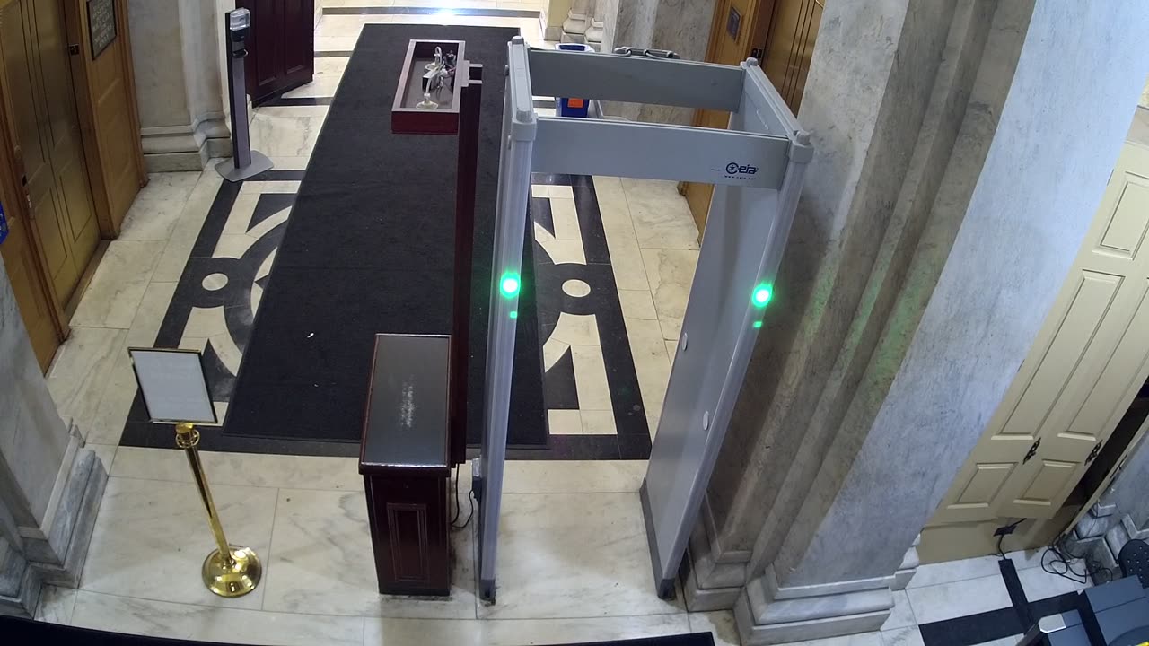 0163USCH01HouseCarriageDoor_2021-01-05_22h57min49s600ms.mp4