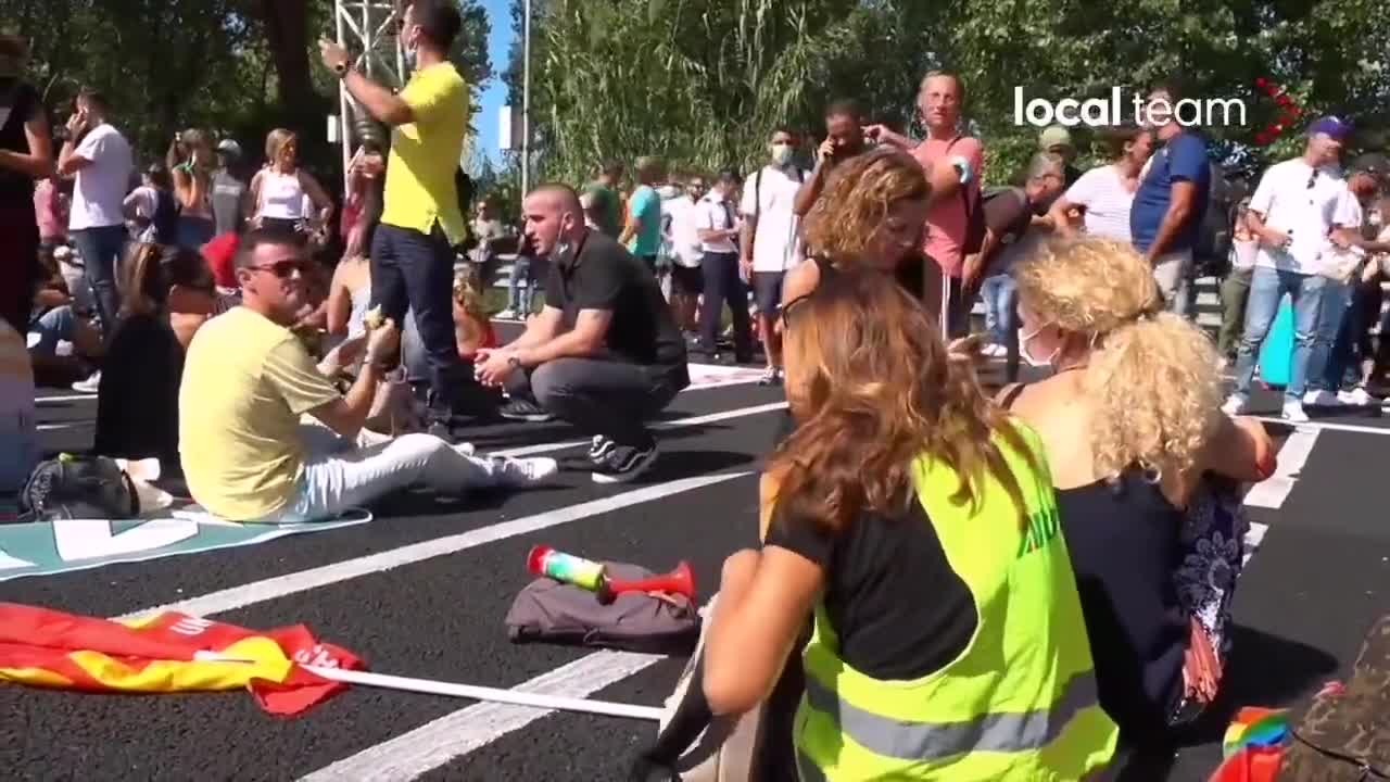 Italy Protestors forced police cordon before blocking the motorway