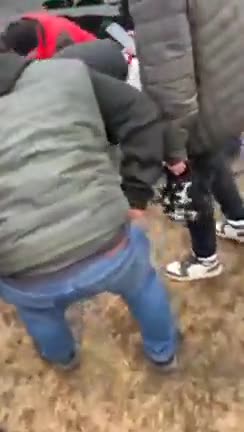 Ukraine: Ukraine nationalists beat man who is a "traitor"