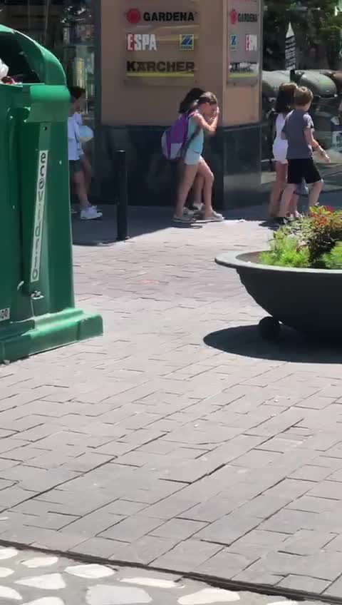 Los niños lanzan consignas contra España por las calles de Granollers (Barcelona)