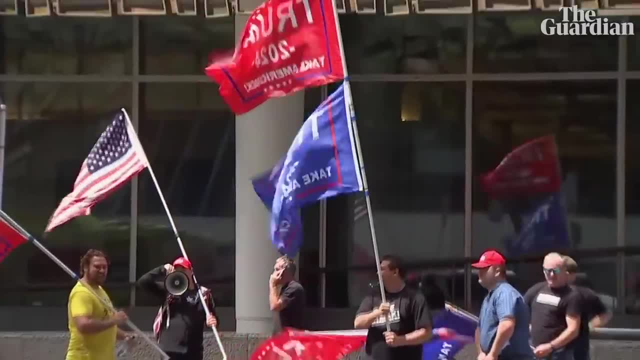 Anti-vaccine protesters clash with police outside New Zealand parliament