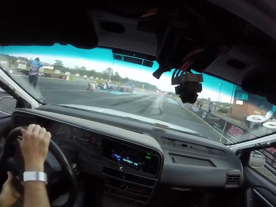 1990 Cougar XR7 at Richmond Dragway vs 4 cylinder Mustang