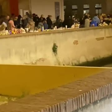 Italy vaccine passport restaurant are empty and people are eating own food outside