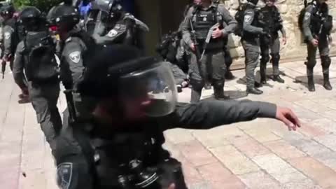 POLÍCIA ISRAELITA ENFRENTA ADORADORES EM JERUSALÉM