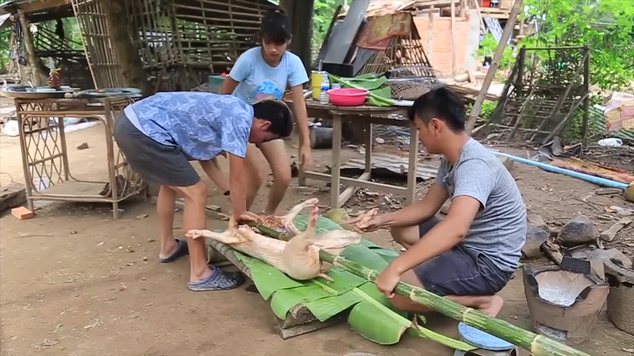 Yummy cooking BBQ pig recipe _ Cooking skill Roast pig _ Khmer Survival Skills