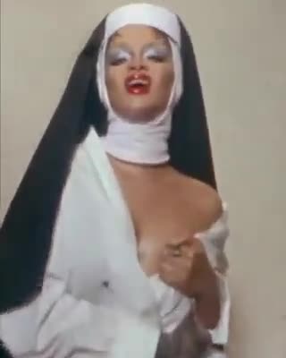 Rihanna se burla de los cristianos