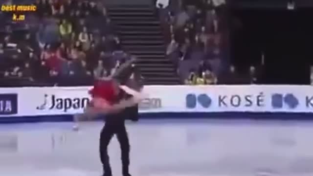 Harmonised ice dance with the blind male dancer