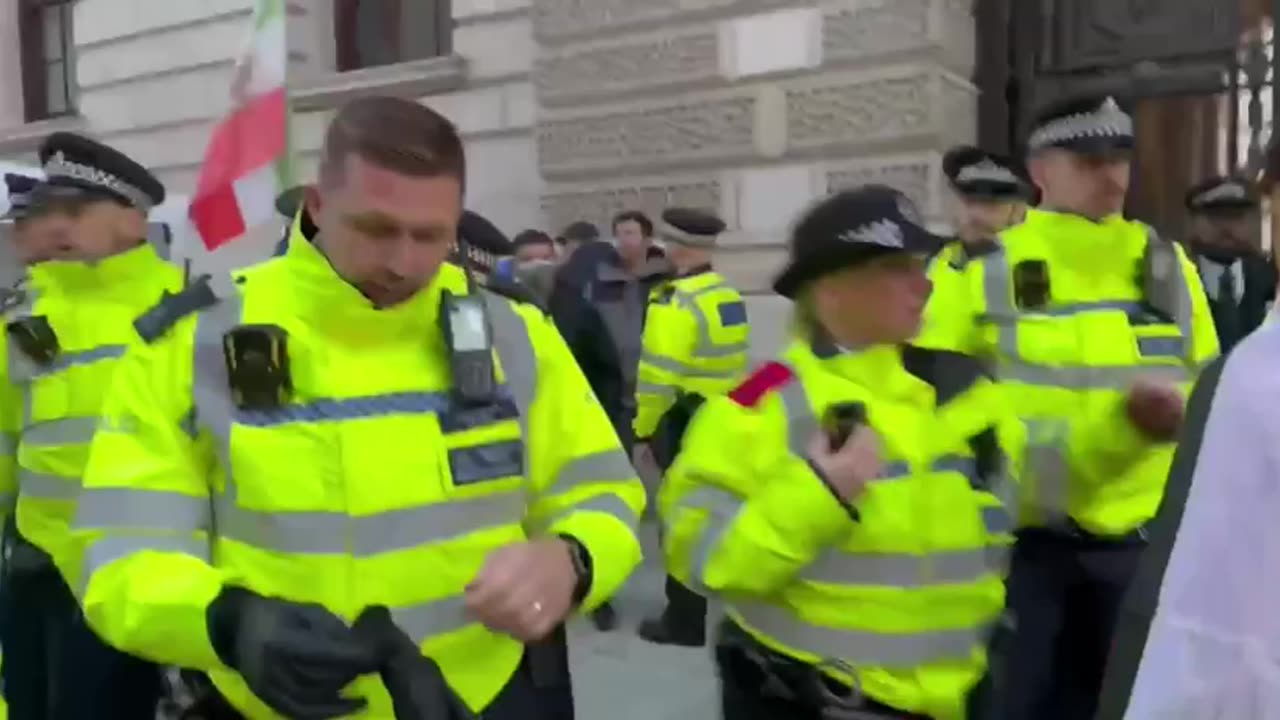 Pro Palestine Hamas supporters attempt to attack pro Israel supporter in London