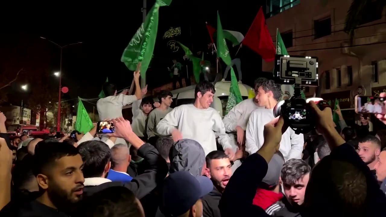 Palestinians cheer as 39 prisoners freed from Israel