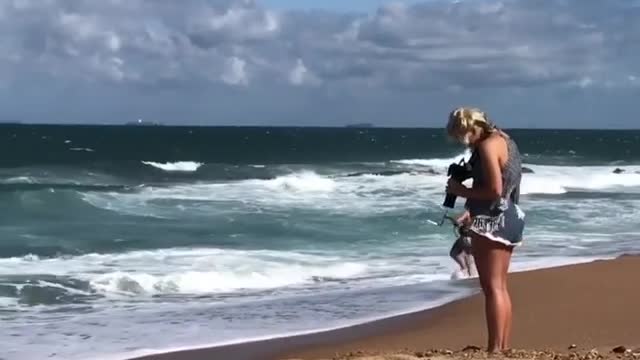 Kitesurf yellow board faceplant