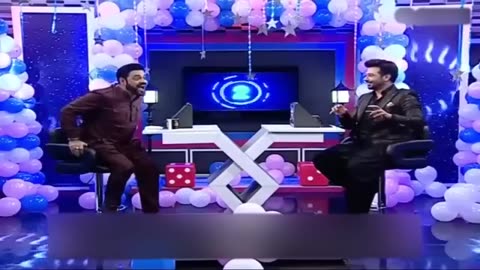 PAKISTANI ANCHOR LAUGHING VIDEO VIRAL