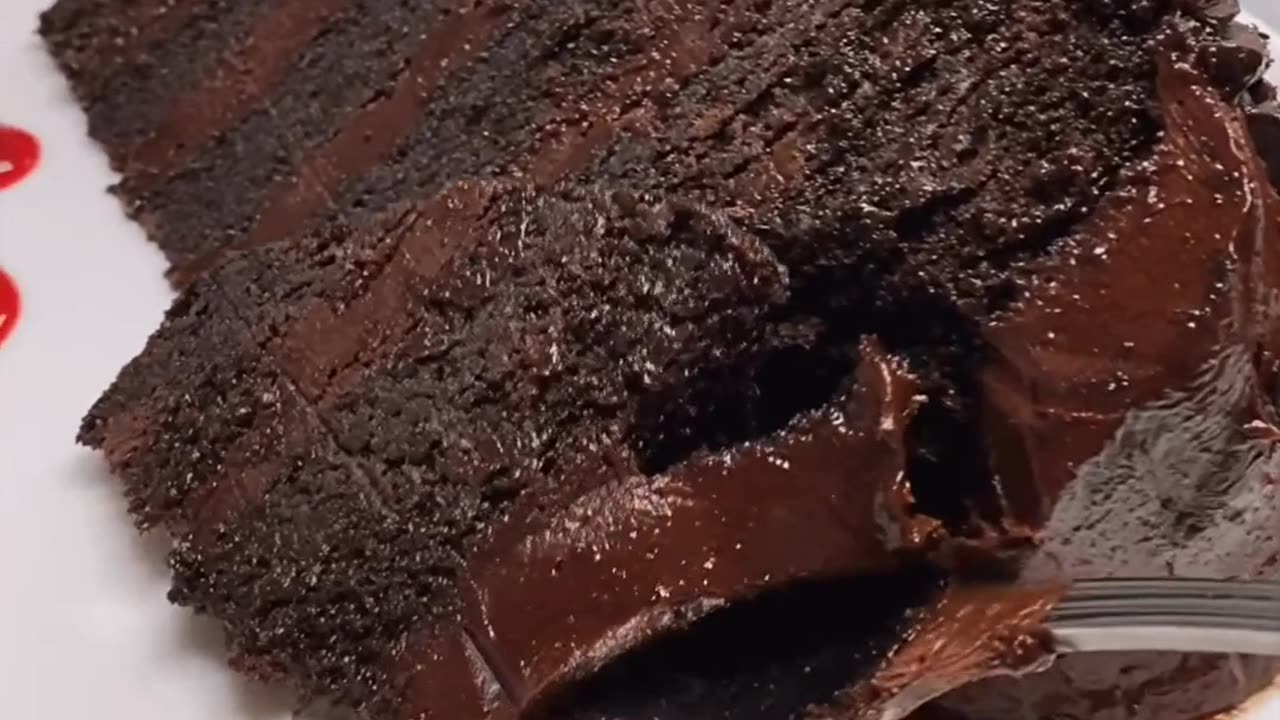 FAVORITE CHOCOLATE CAKE SLICE (top 3)🙈
