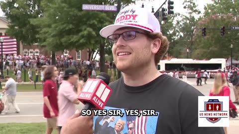 ‼️ IMPRESSIVE - WATCH‼️ This Is PROOF That The People Love Trump, Fans At Georgia-Alabama Game