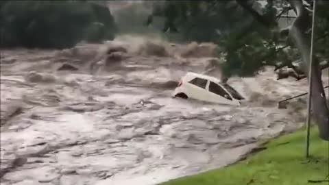 Flooding car swept away 😱😱😱