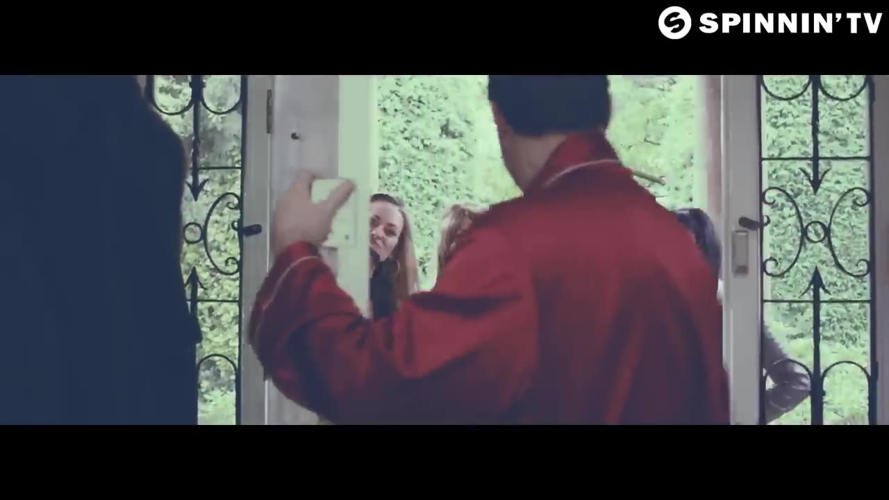 Dimitri Vegas Like Mike vs DVBBS Borgeous - Stampede (Official Music Vido)