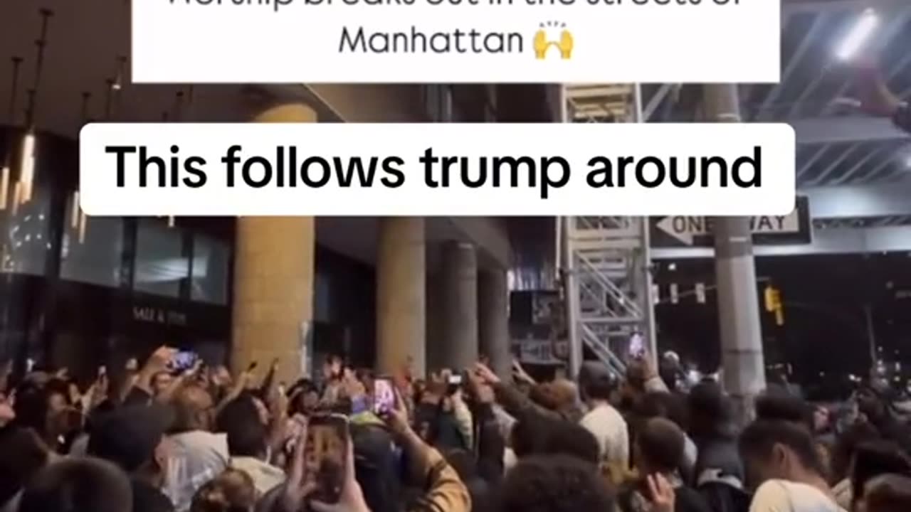 Worship breaks out in the middle of Manhattan | #GodWins