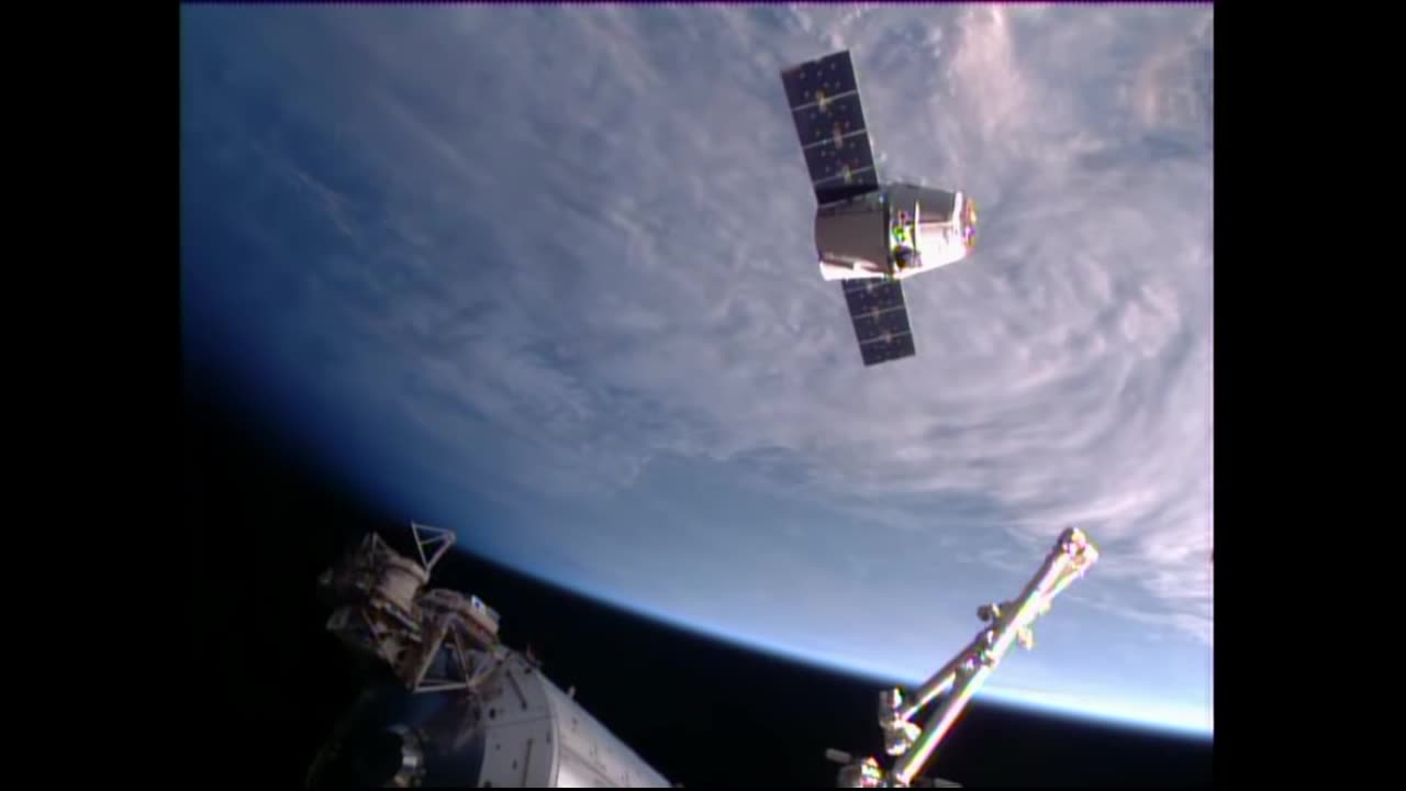 SpaceX Dragon Reaches ISS with New Supplies