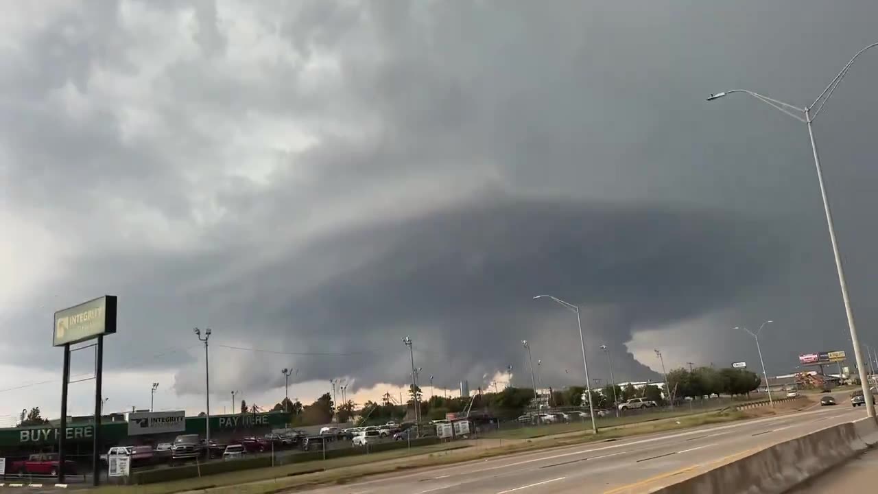 Big-time supercell over OKC