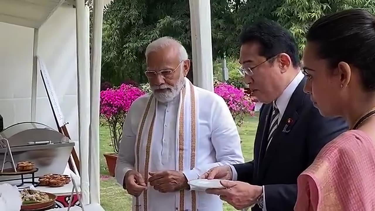When PM Modi & Japan PM Fumio Kishida had #Golgappa