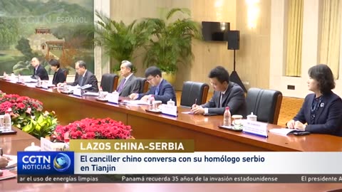 El canciller chino conversa con su homólogo serbio en Tianjin