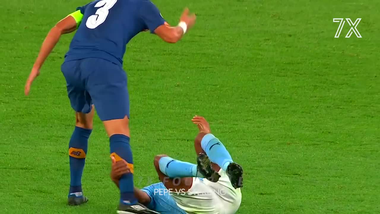 fighting between footbal stars