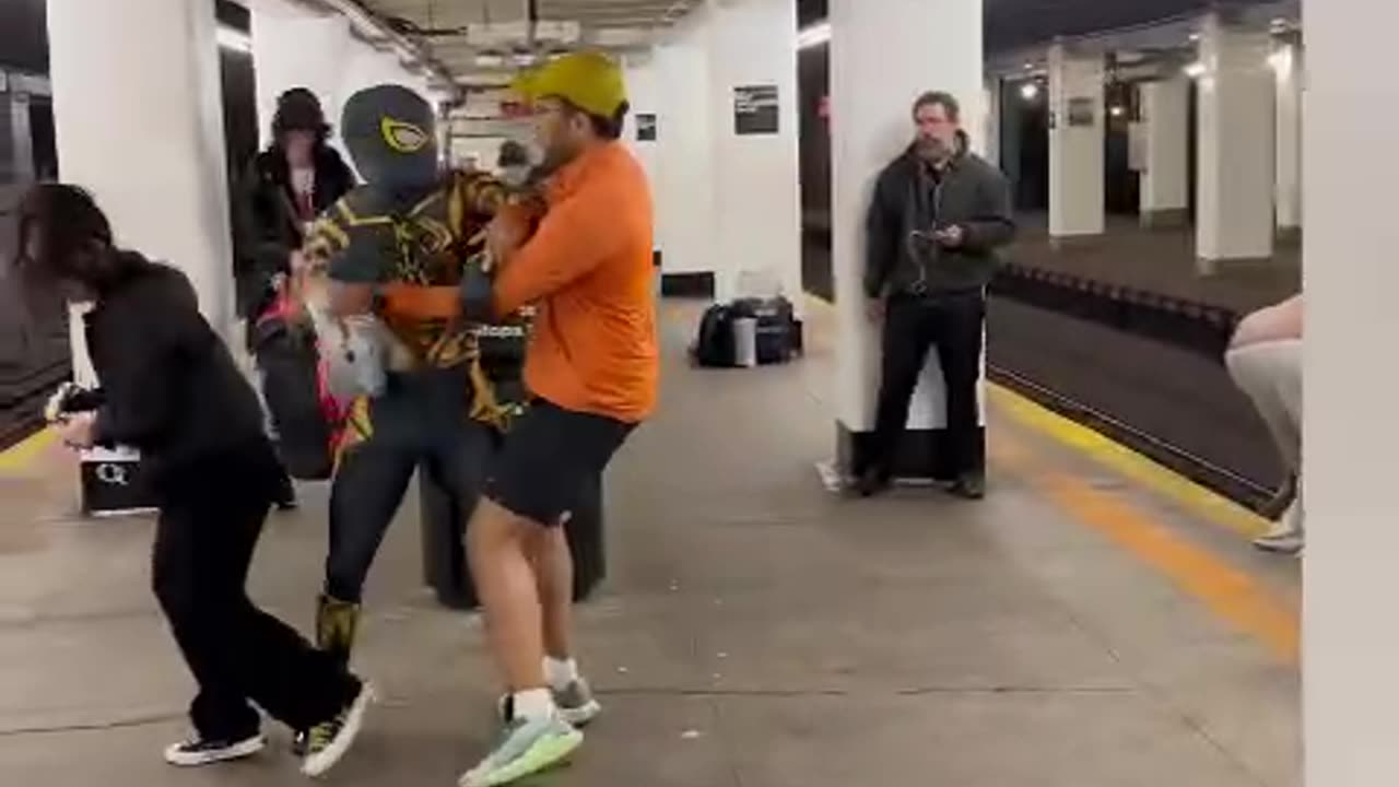 Sandwich Snatching Gone Wild in the Subway! 😂 #StreetComedy #NYC #FunnyShorts #LOL