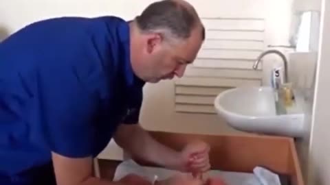 BABY STOPPED BREATHING AFTER BIRTH ~SEE HOW SKILLFULLY & QUICKLY THE DOCTOR BRINGS BABY BACK TO LIFE