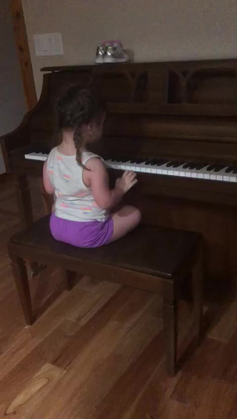 Little Girl playing on the Piano funny
