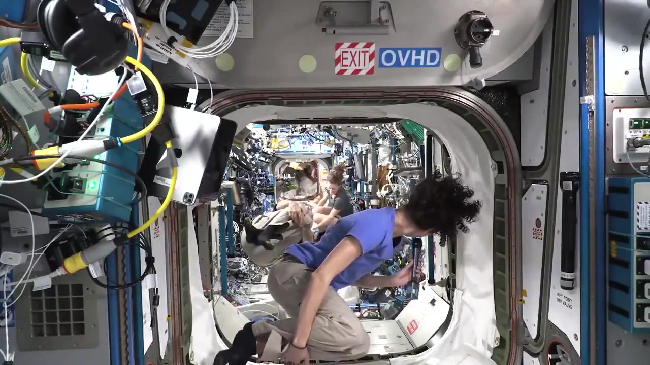 Astronauts' Experience During Space Station Reboosts - Crew Demonstrates the Extraordinary"