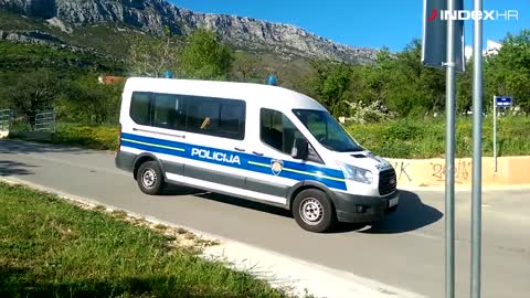 VIDEO Muškarac koji je pucao po Kaštelima predao se policiji