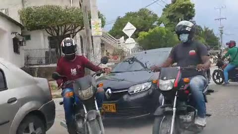 Pelea en centro de vacunación