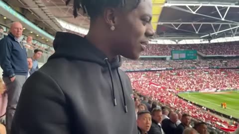 Speed is kicked out of the stadium by security because he is annoying😅