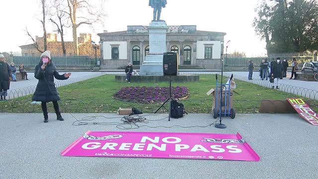 2022-01-08/09 - 19° evento, salita Caffè delle Mura, Lucca. Intervento di una signora del pubblico