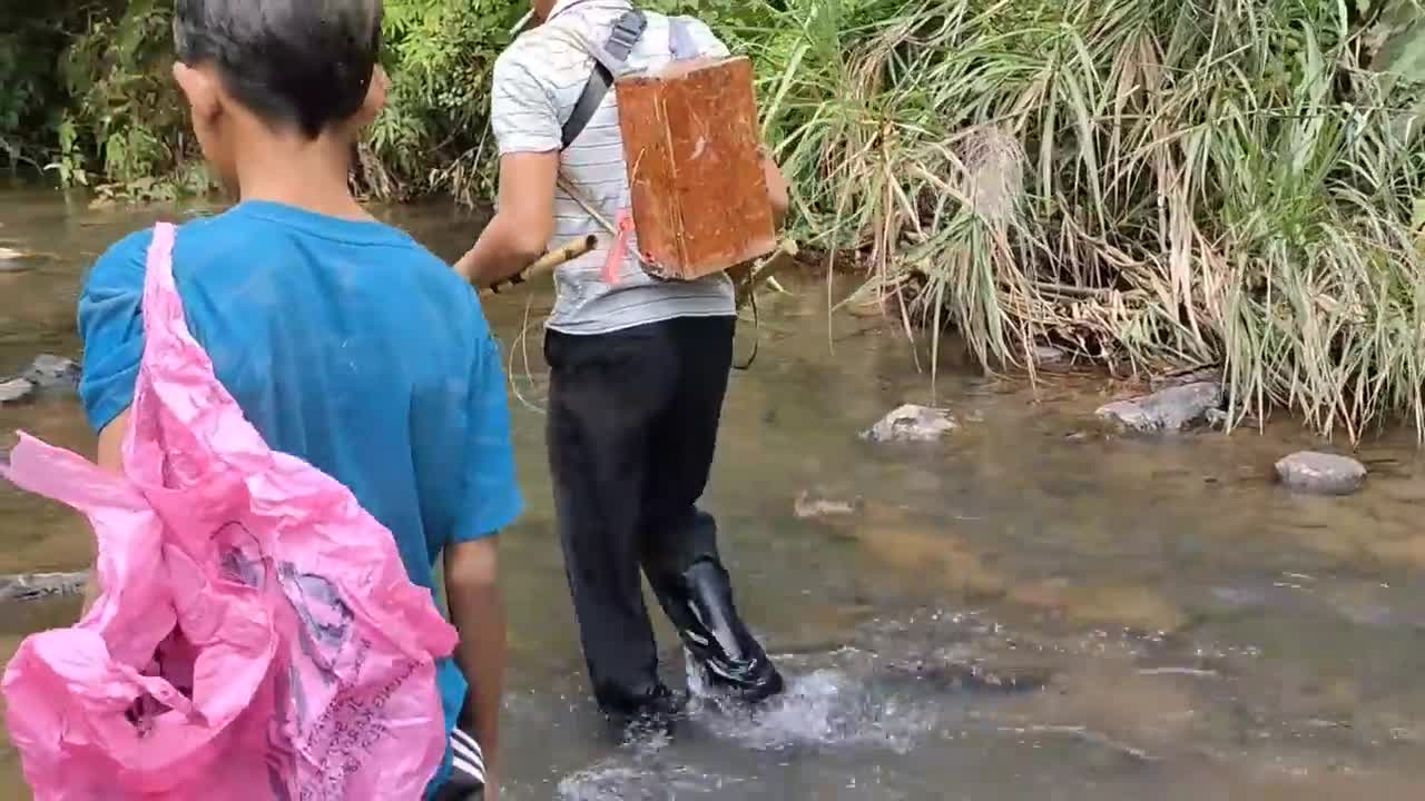 cari ikan di pinggiran kebun dapat banyak babon-5