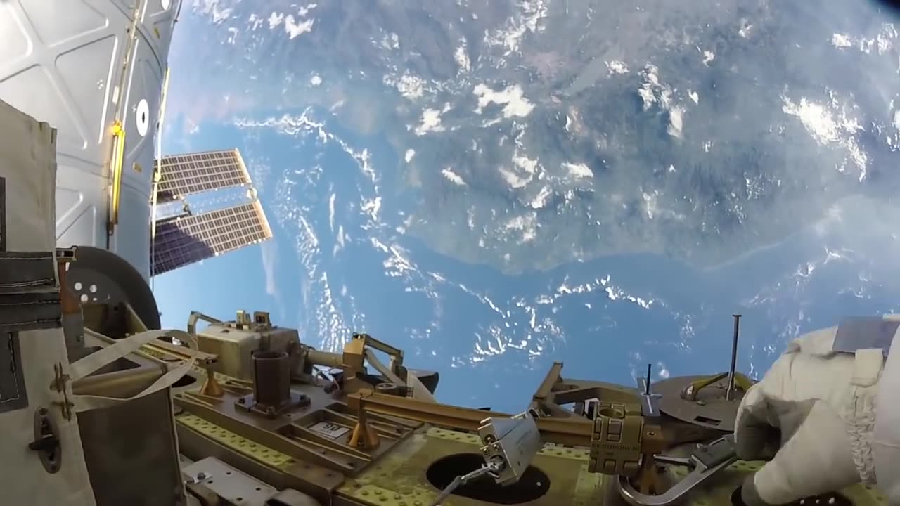 #Action Cam Footage From October 2017 Spacewalk(720P_HD)