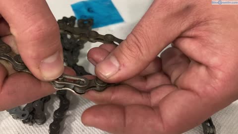 Connecting bicycle chains (quick links, pins etc.)