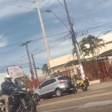 Se chamar o ladrão de ladrão quem vai preso é você !