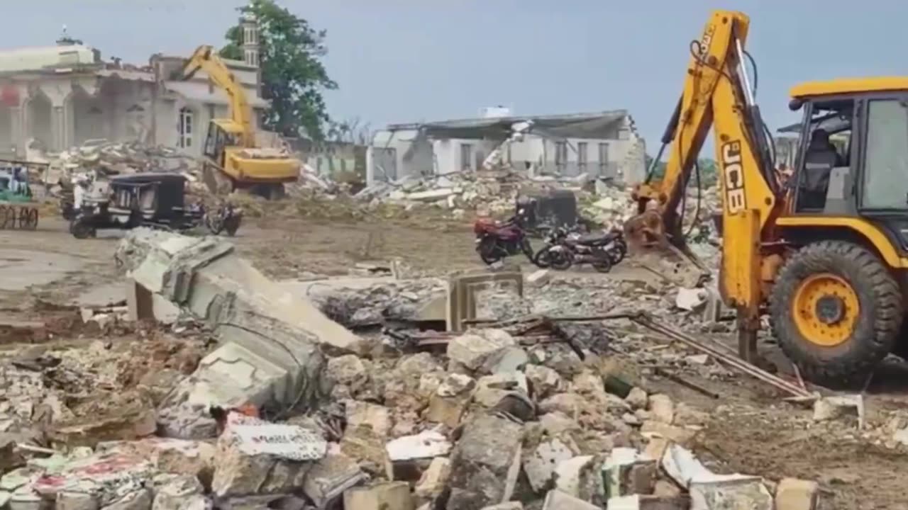 In India 40 bulldozers demolish illegal mosques and Islamic places of worship