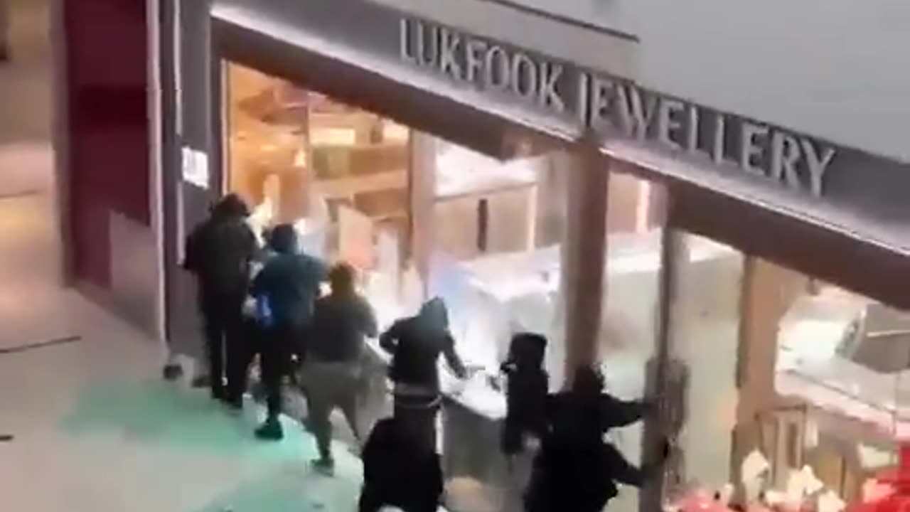 Trudeau’s Canada: Brazen daylight swarm style Heist at Markville Mall, 5000