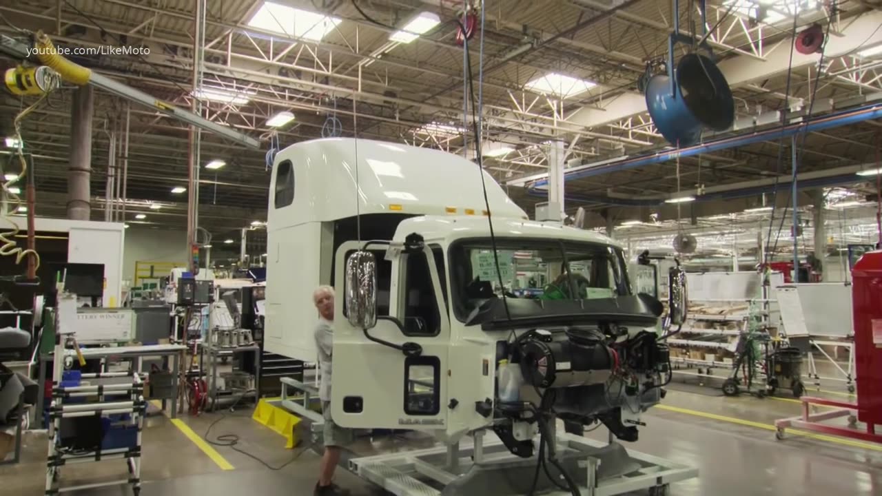 Mack truck production - Manufacturing Factory